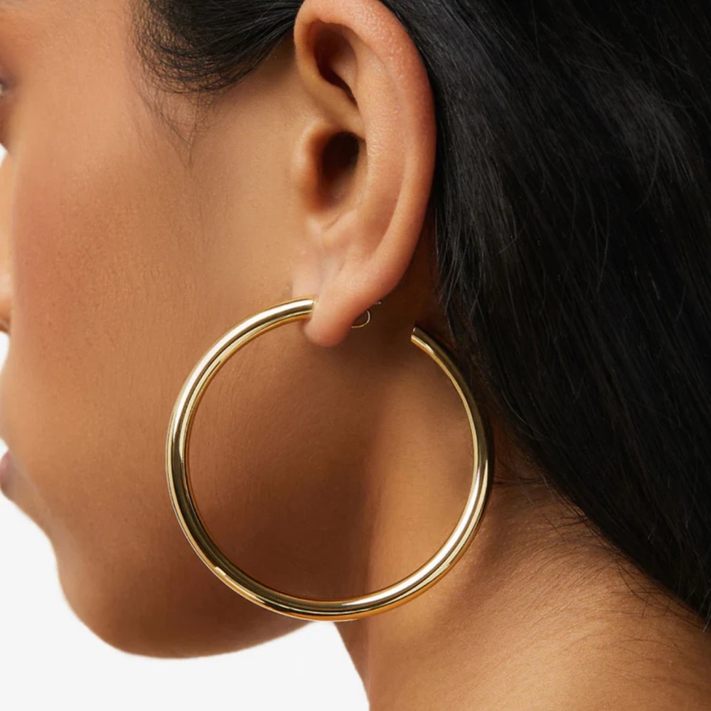 Chic Gold Hoop Earrings